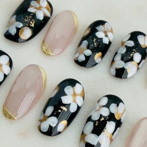 Floral Black and Nude Press-On Nails
